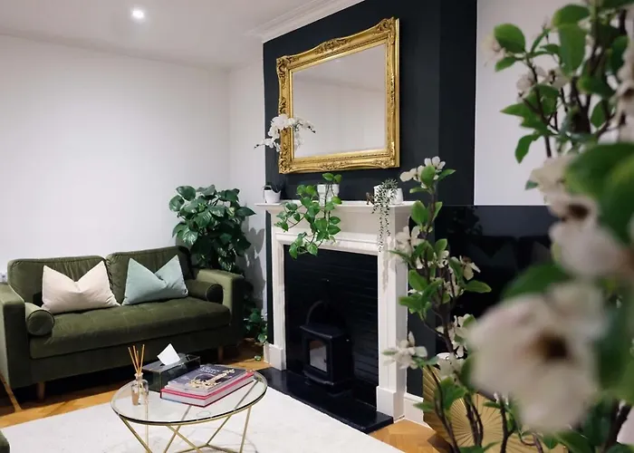 Lux & Stylish 2-Bed Flat In West Kensington